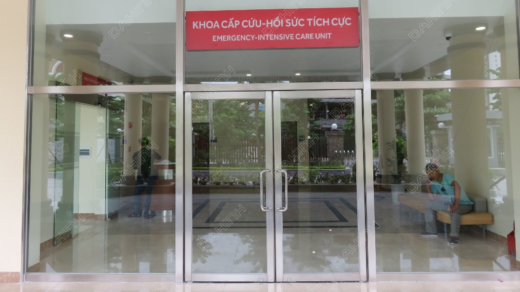 gia công cửa cổng cabin thang máy inox